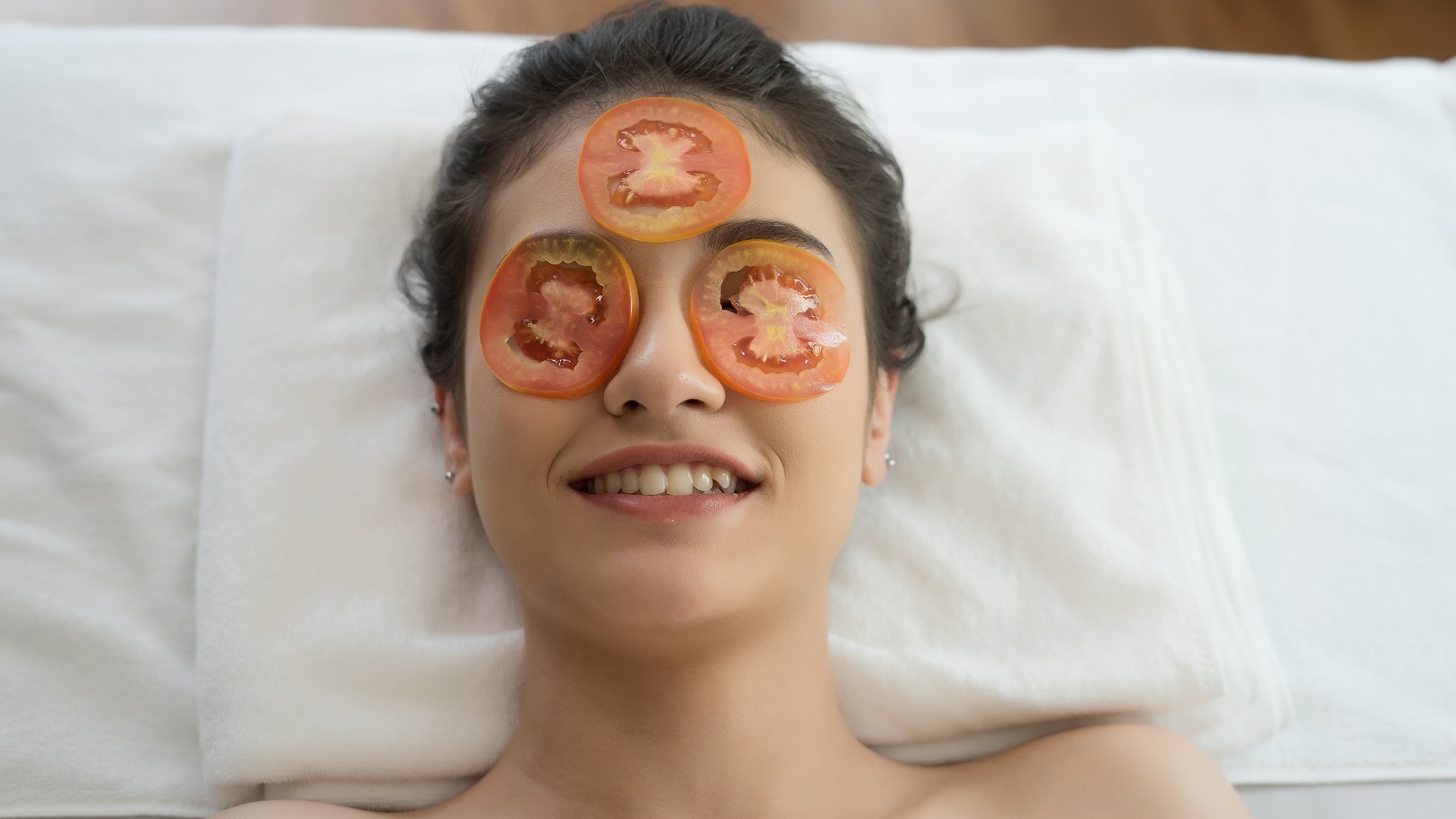 young-woman-with-fresh-tomatoes-mask-in-spa-2021-08-30-21-48-19-utc